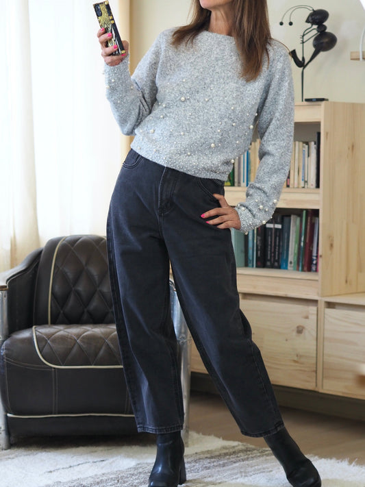 Jeans gris anthracite à porter mi cheville. Si vous êtes entre deux tailles prendre la taille supérieur.
72% Coton 18% Polyester.
Taille XS/34 S/36 M/38 L/40