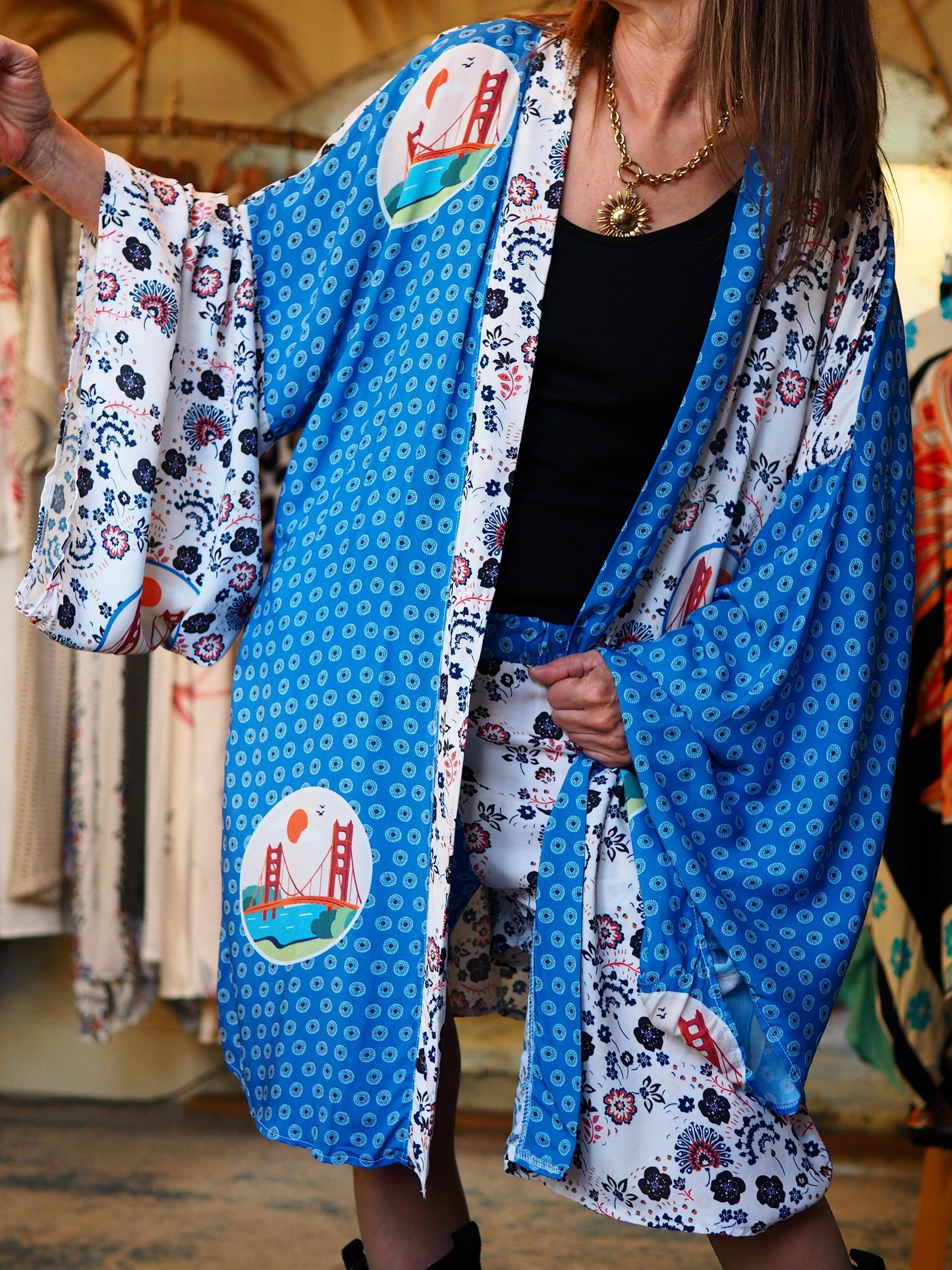Ensemble short et kimono. A porter ensemble ou séparé.
100% Viscose.
Taille 36, 38 et 40.