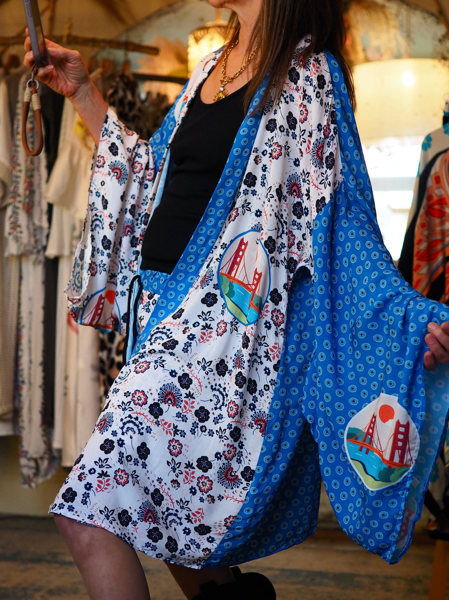 Ensemble short et kimono. A porter ensemble ou séparé.
100% Viscose.
Taille 36, 38 et 40.