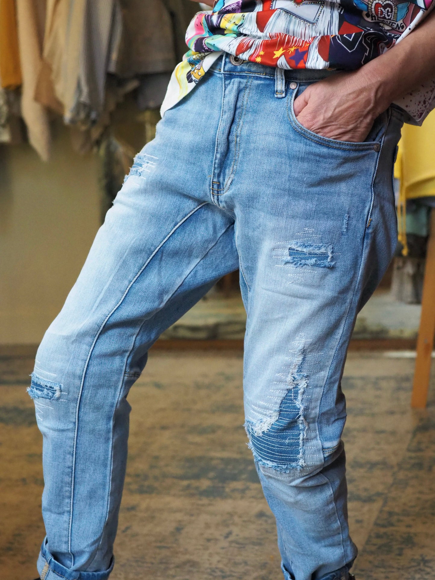 Jeans destroy. Taille bien. Très confortable.
84% Coton 15% Polyester 1% Elastane.
Taille S/36 M/38 L/40 XL/42