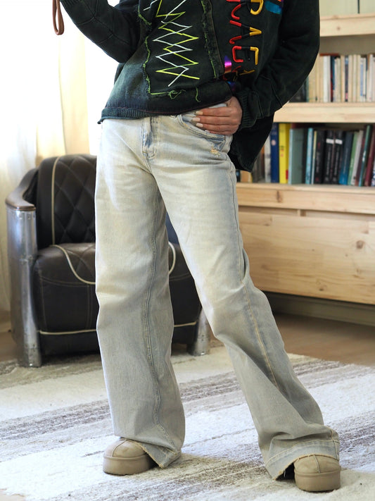 Jeans large, couleur bleu clair.
98% Coton 2% Elashane.
Taille S/36 M/38 L/40 XL/42