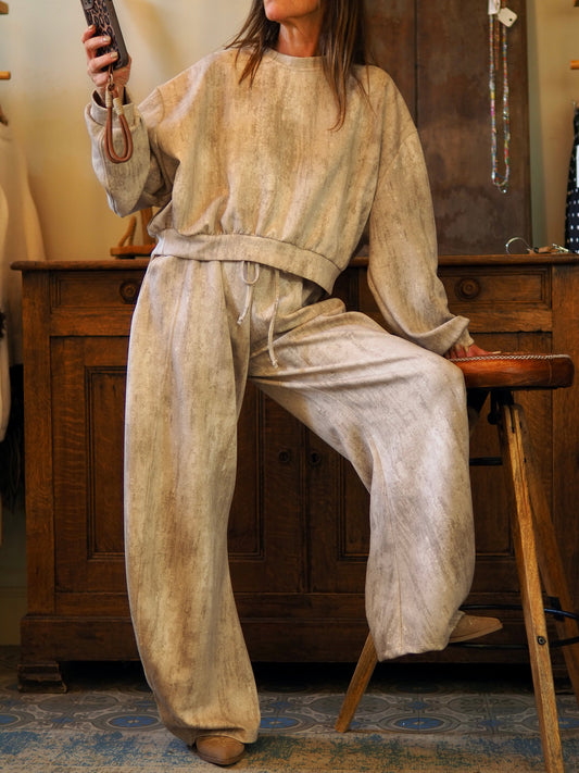 Pantalon jog forme Balloon beige/taupe. 2 poches cotés.
Taille S/M-36/40 M/L-40/44
84% Polyester 11% Viscose.