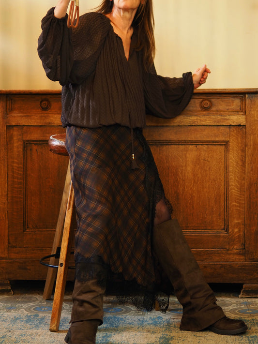 Magnifique jupe hyper tendance. Carreaux marron et dentelles noires. Il y a un jupon en dessous mi cuisse.
Taille S/M-36/38 et M/L-38/40.
100% Polyester..
Tour de taille max pour la S/M 94cm et pour la M/L 100cm.