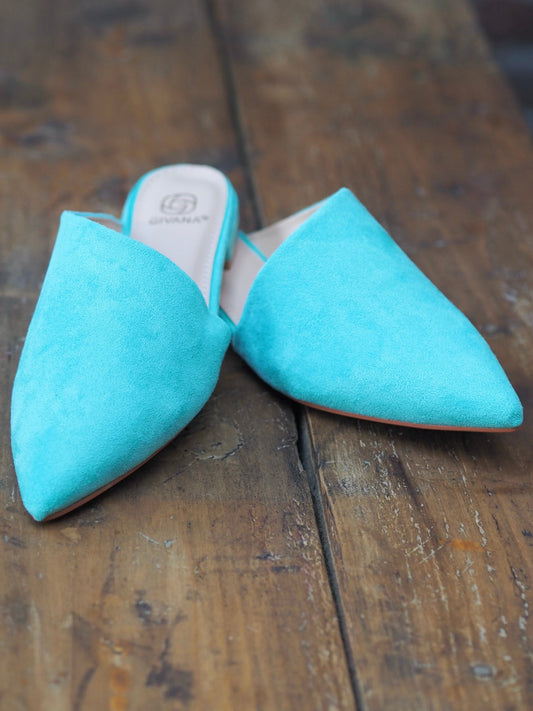 Mules style babouches turquoise. Effet daim. Taille : si entre 2 pointures prendre la plus élevées. Hauteur talons 1,5cm. Du 36 au 41.