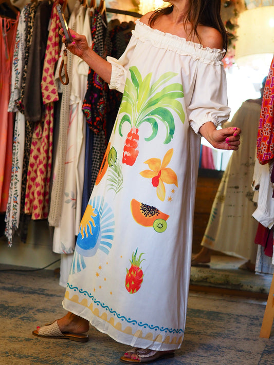 Superbe robe écru et motifs fruits. Epaules élastiques. 2 poches cotés.
65% Coton 35% Lin.
Taille S/M et L/XL.
S/M Tour de poitrine 112cm et L/XL 118cm.