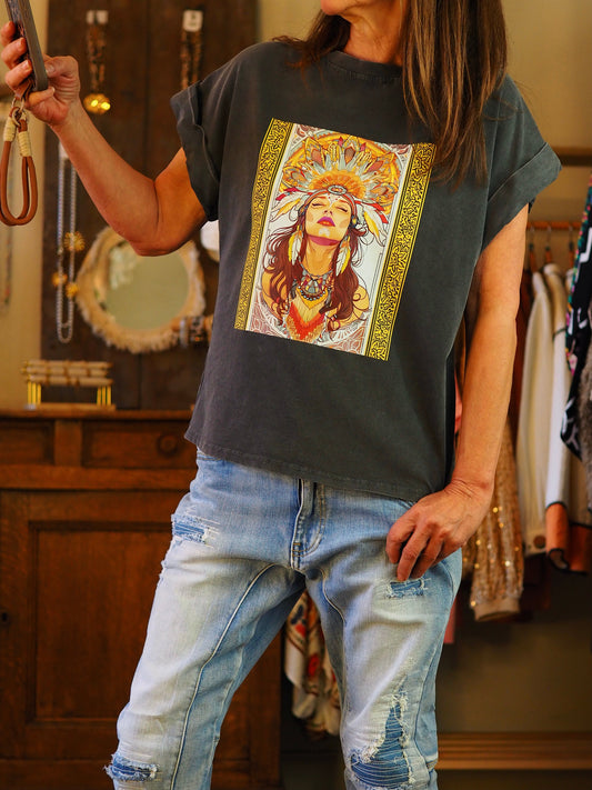 Teeshirt gris anthracite.
90% Coton 10% Elasthane.
Taille unique convient du 36 au 40.
Tour de poitrine 112cm Longueur dos 60cm.