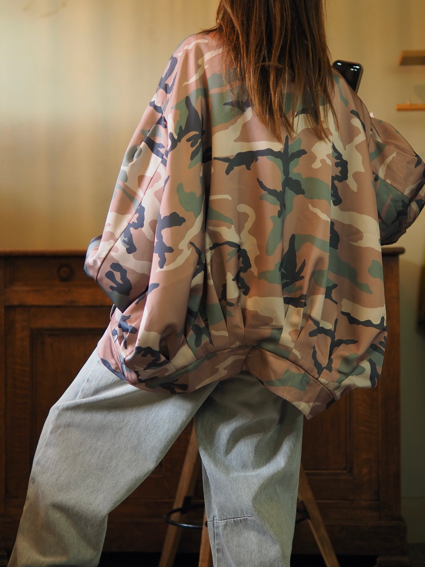 Mon coup de coeur, veste camouflage hyper ample. Touché satin. Doublée.
Taille unique convient du 36 au 46 et plus.
90% Polyester 10% Spandex.
Largeur dos 95cm Longueur dos 73cm.
