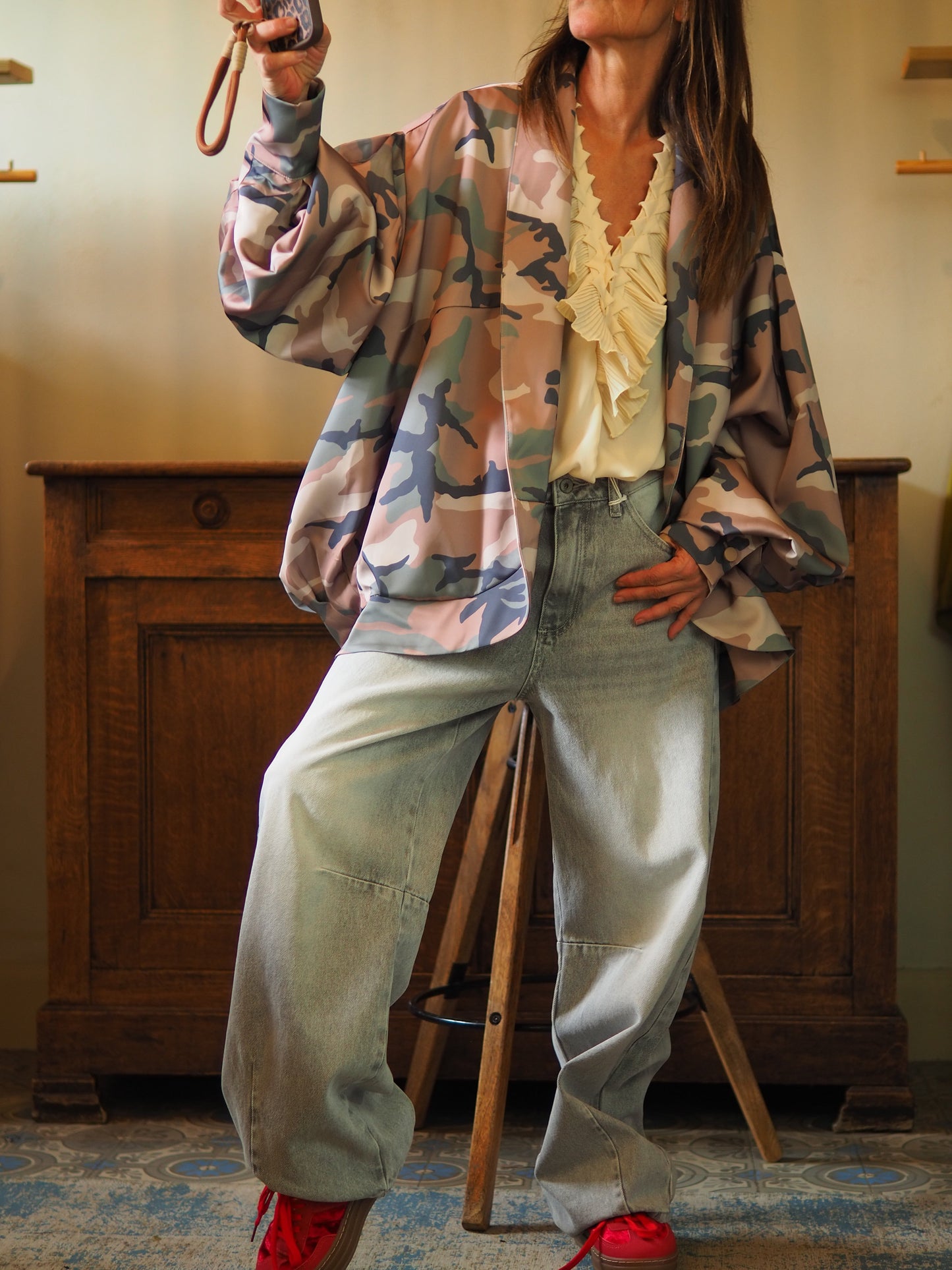 Mon coup de coeur, veste camouflage hyper ample. Touché satin. Doublée.
Taille unique convient du 36 au 46 et plus.
90% Polyester 10% Spandex.
Largeur dos 95cm Longueur dos 73cm.