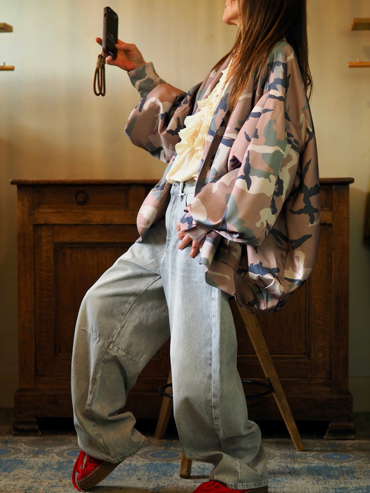 Mon coup de coeur, veste camouflage hyper ample. Touché satin. Doublée.
Taille unique convient du 36 au 46 et plus.
90% Polyester 10% Spandex.
Largeur dos 95cm Longueur dos 73cm.