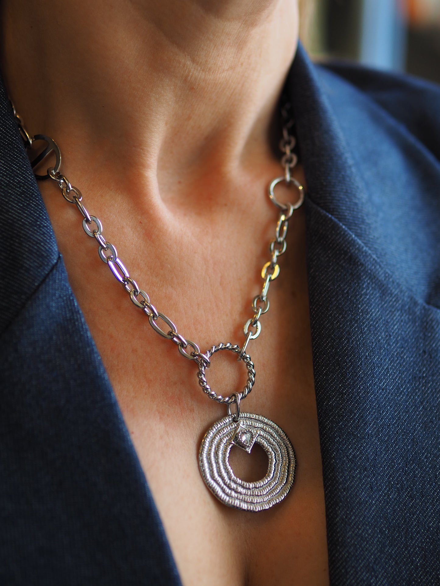 Collier H