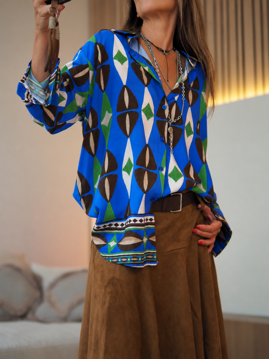 Taille S/M(36/42) et M/L(38/44)

Mesures : S/M : Tour de poitrine 126cm Longueur dos 78cm. M : Tour de poitrine 130cm Longueur dos 80cm.
Composition : 100% Viscose.
Cathy mesure 1m66 fait un 36 et porte une taille S/M.


Blouse fluide bleue royale.