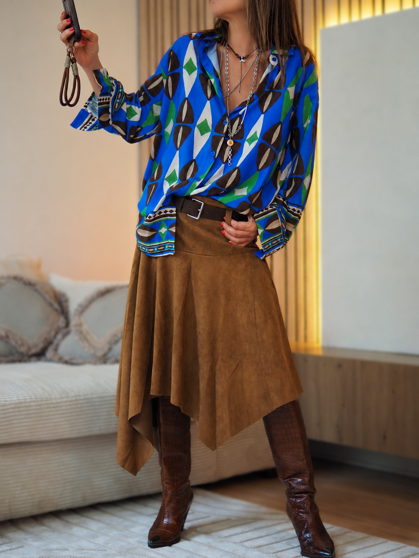 Taille S/36 M/38 et L/40

Mesures : S: Tour de taille 80cm. M : Tour de taille 84cm. L: Tour de taille 90cm.
Composition : 100% Polyester.
Cathy mesure 1m66 fait un 36 et porte une taille S.


Jupe suédine camel. Tirette coté. Doublure. Ceinture comprise.