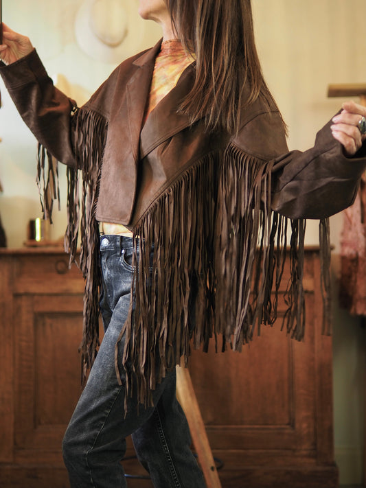 Magnifique blouson en suédine marron. Doublé.

Taille unique convient du 36 au 42.
90% Polyester 5% Elastanne.
Largeur dos 60cm Longueur dos 50cm.