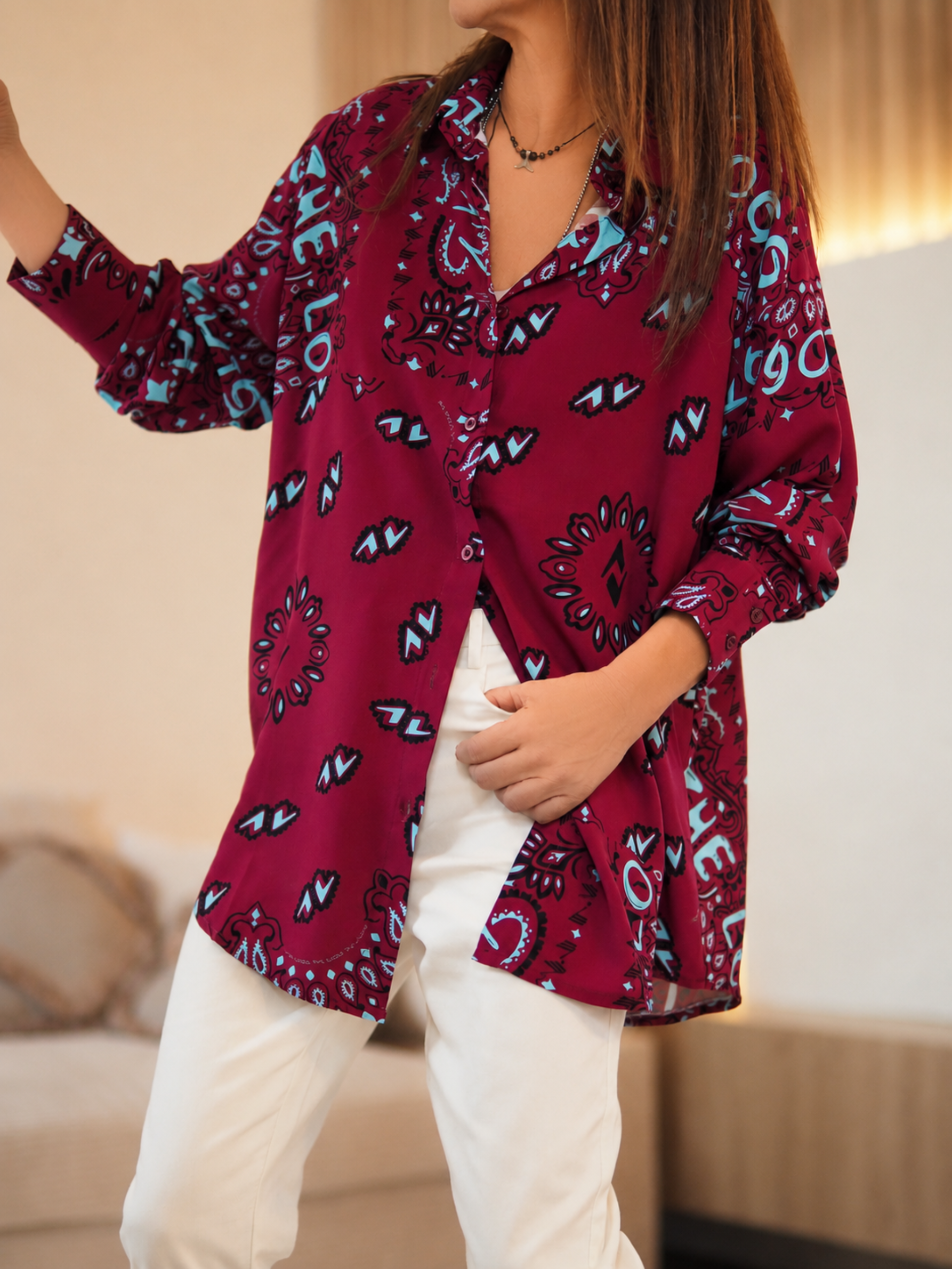 Taille S/M(36/42) et M/L(38/44)

Mesures : S/M : Tour de poitrine 126cm Longueur dos 78cm. M : Tour de poitrine 130cm Longueur dos 80cm.
Composition : 100% Viscose.
Cathy mesure 1m66 fait un 36 et porte une taille S/M.


Blouse fluide bordeaux à motifs bleus.