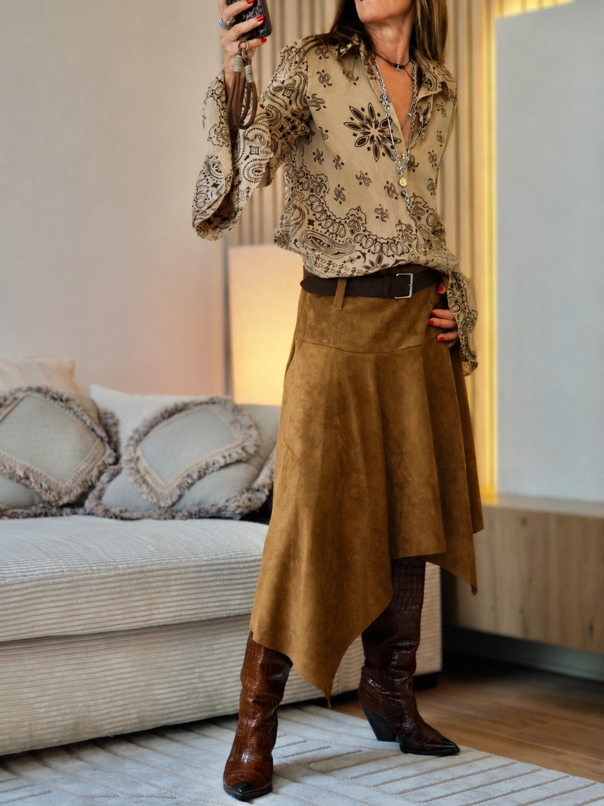 Taille unique convient du 36 au 40

Mesures : Tour de poitrine 110cm Longueur dos 65cm.
Composition : 100% Coton.
Cathy mesure 1m66 fait un 36 et porte une taille unique.


Chemise camel. Manches volants.