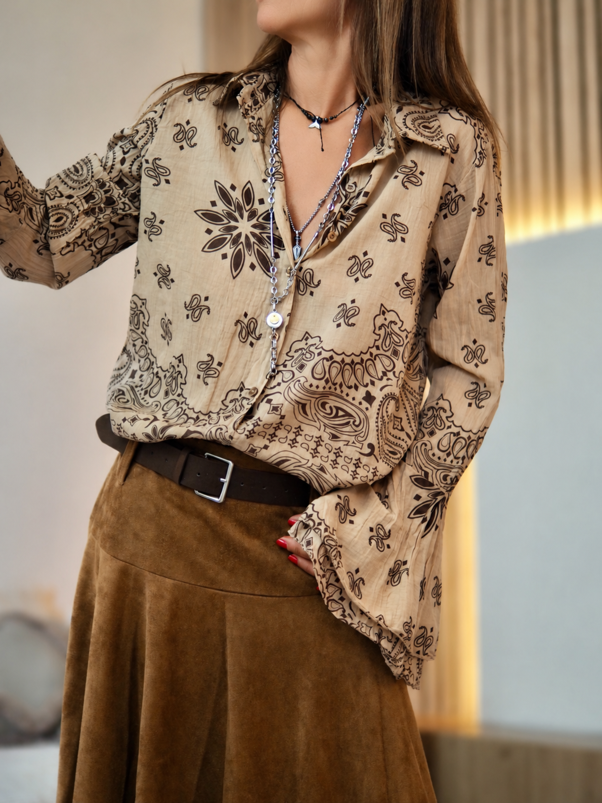 Taille unique convient du 36 au 40

Mesures : Tour de poitrine 110cm Longueur dos 65cm.
Composition : 100% Coton.
Cathy mesure 1m66 fait un 36 et porte une taille unique.


Chemise camel. Manches volants.