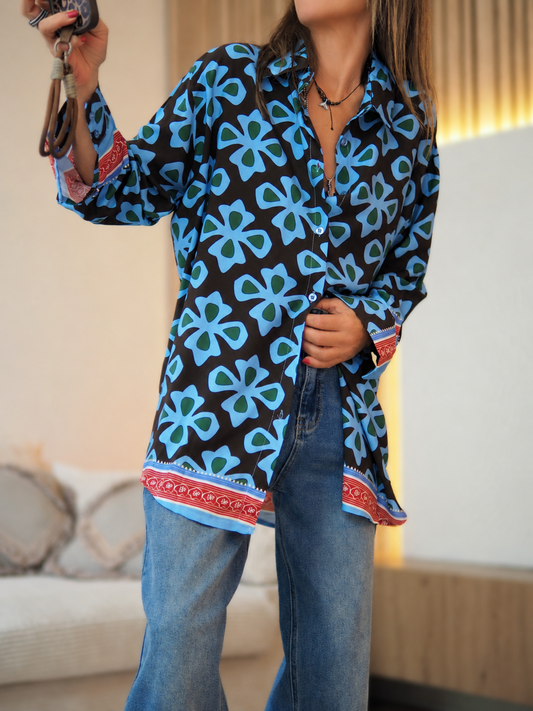 Taille S/M(36/42) et M/L(38/44)

Mesures : S/M : Tour de poitrine 126cm Longueur dos 78cm. M : Tour de poitrine 130cm Longueur dos 80cm.
Composition : 100% Viscose.
Cathy mesure 1m66 fait un 36 et porte une taille S/M.


Blouse sur fond marron.&nbsp;