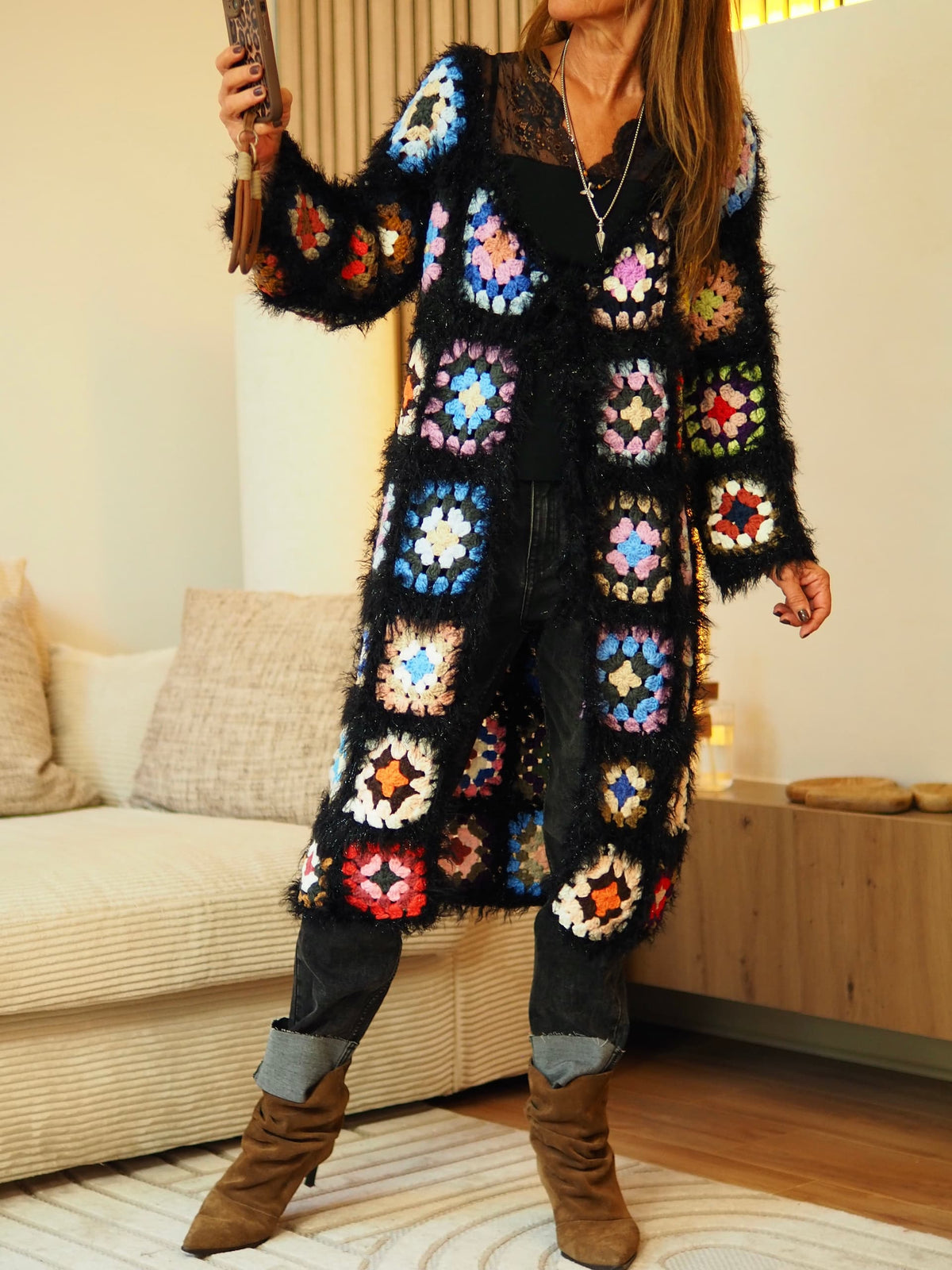 Gilet noir fil argenté crochet.