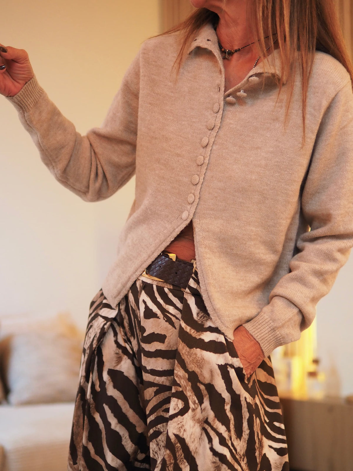 Gilet beige avec boutons.