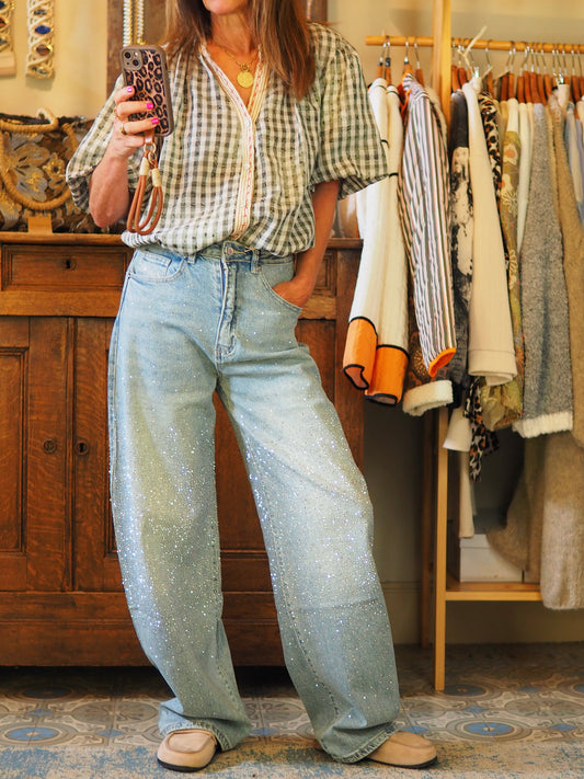 Jeans Balloon avec strass ( clous miroirs). Taille bien.

70% Coton 29% Tencel 1% Spandex.
Taille XS(34/36) S(36/38) M(38/40) L(40/42).