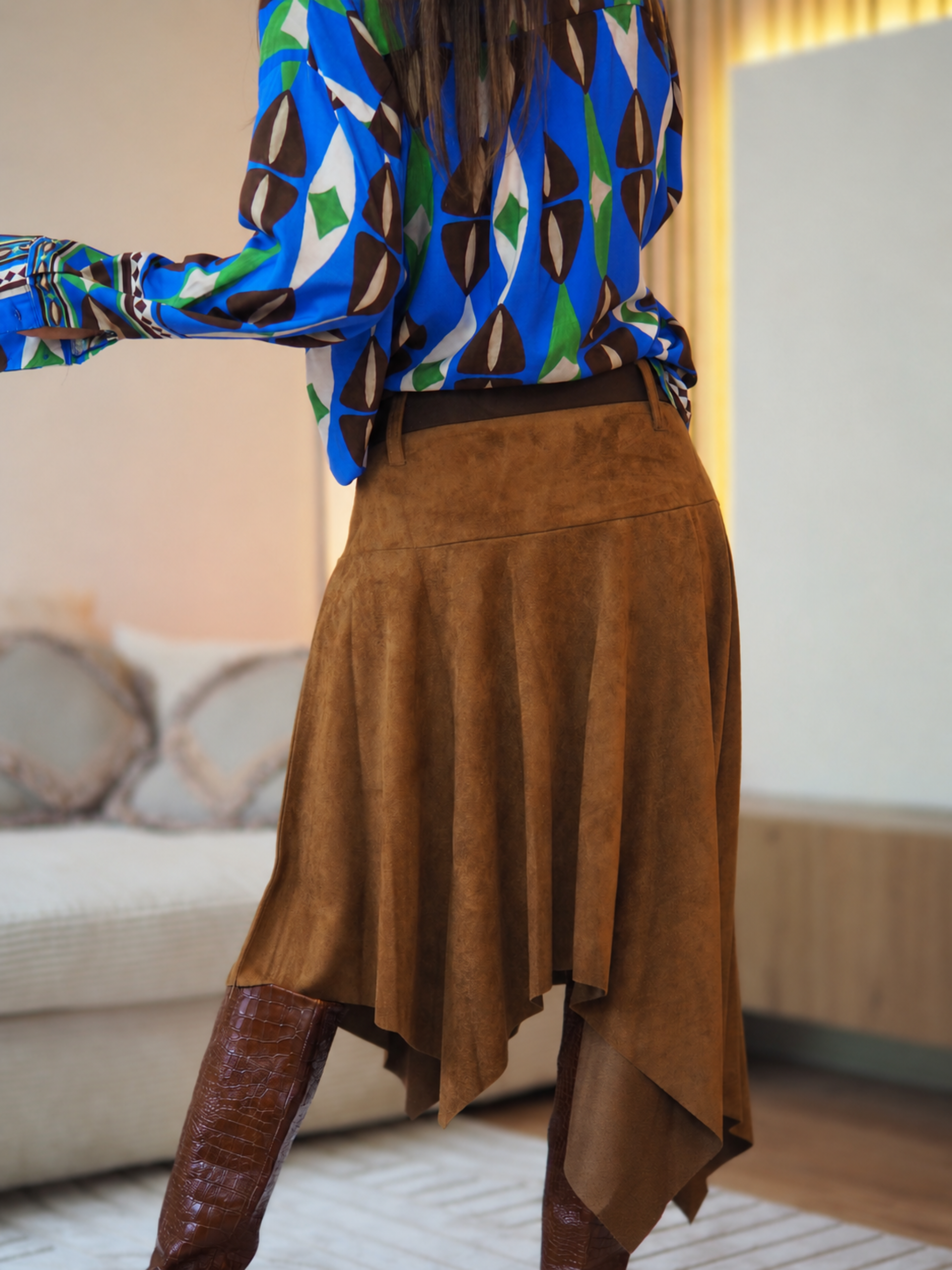 Taille S/36 M/38 et L/40

Mesures : S: Tour de taille 80cm. M : Tour de taille 84cm. L: Tour de taille 90cm.
Composition : 100% Polyester.
Cathy mesure 1m66 fait un 36 et porte une taille S.


Jupe suédine camel. Tirette coté. Doublure. Ceinture comprise.