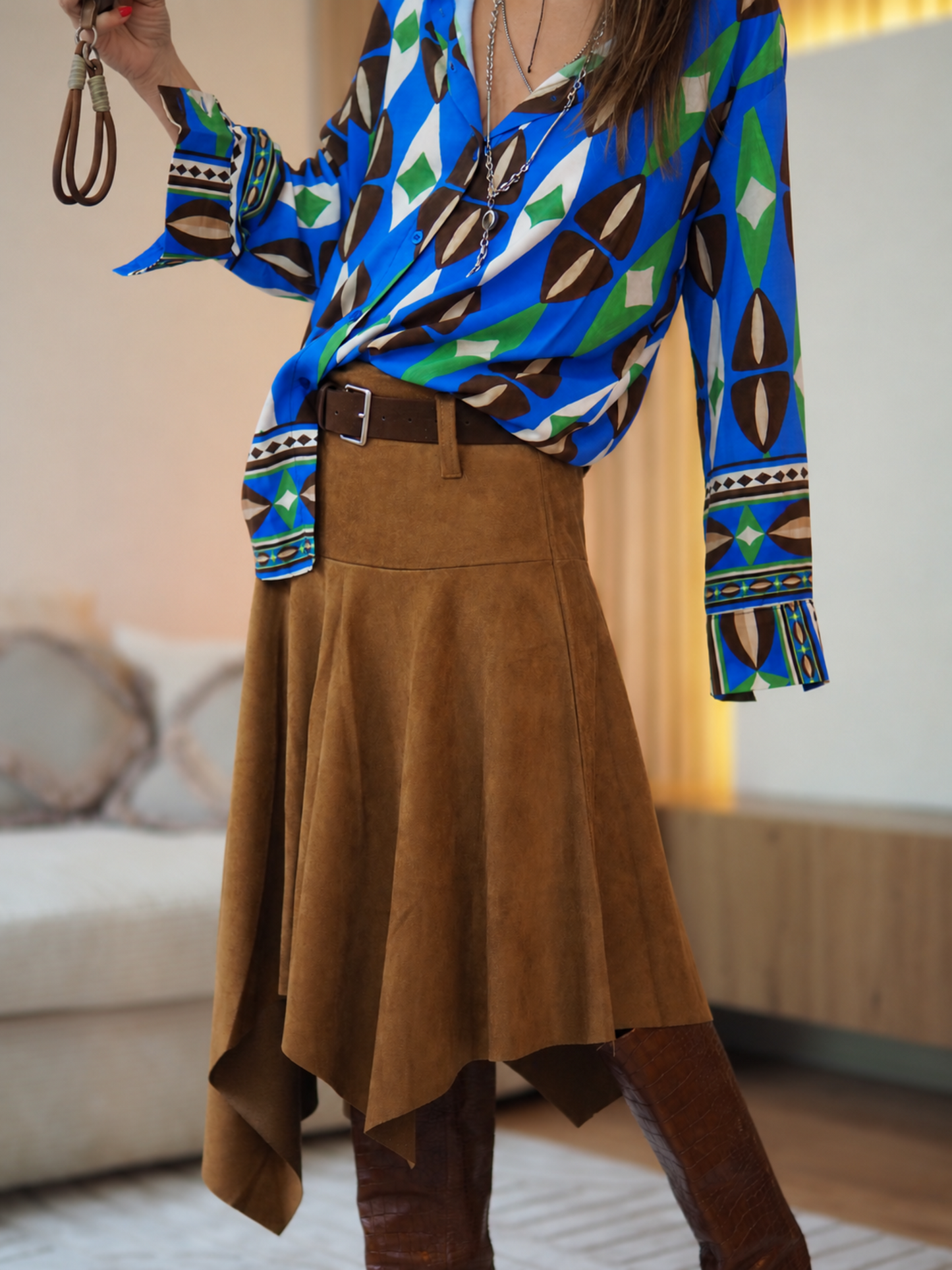 Taille S/36 M/38 et L/40

Mesures : S: Tour de taille 80cm. M : Tour de taille 84cm. L: Tour de taille 90cm.
Composition : 100% Polyester.
Cathy mesure 1m66 fait un 36 et porte une taille S.


Jupe suédine camel. Tirette coté. Doublure. Ceinture comprise.