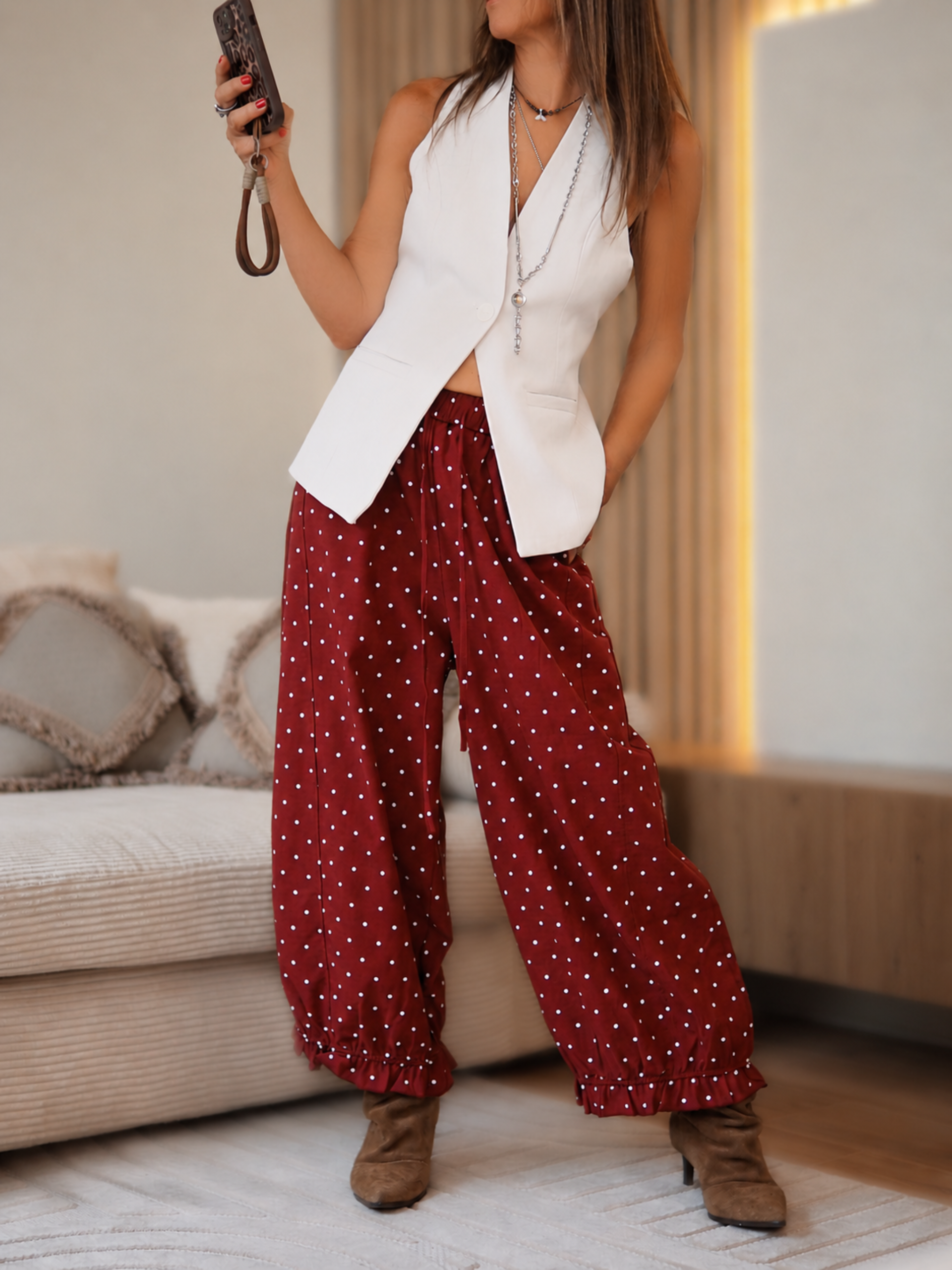 Taille S/34 et M/36

Mesures : S : Tour de poitrine 74cm Longueur dos 59cm. M : Tour de poitrine 78cm Longueur dos 60cm.
Composition : 80% Viscose 20% Coton.
Cathy mesure 1m66 fait un 36 et porte une taille S.


Gilet beige. Doublé. Taille trés petit, pour petite poitrine. Peut également se porter ouvert.