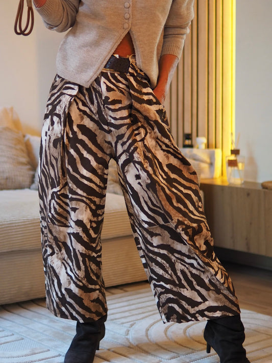 Pantalon balloon 3/4. Motif zebre marron.