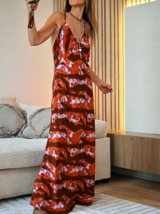Taille unique convient du 36 au 40.

Composition : 100% Viscose.
Cathy mesure 1m66 fait un 36 et porte une taille unique.

Magnifique robe terra cotta avec finition perles dans le dos.