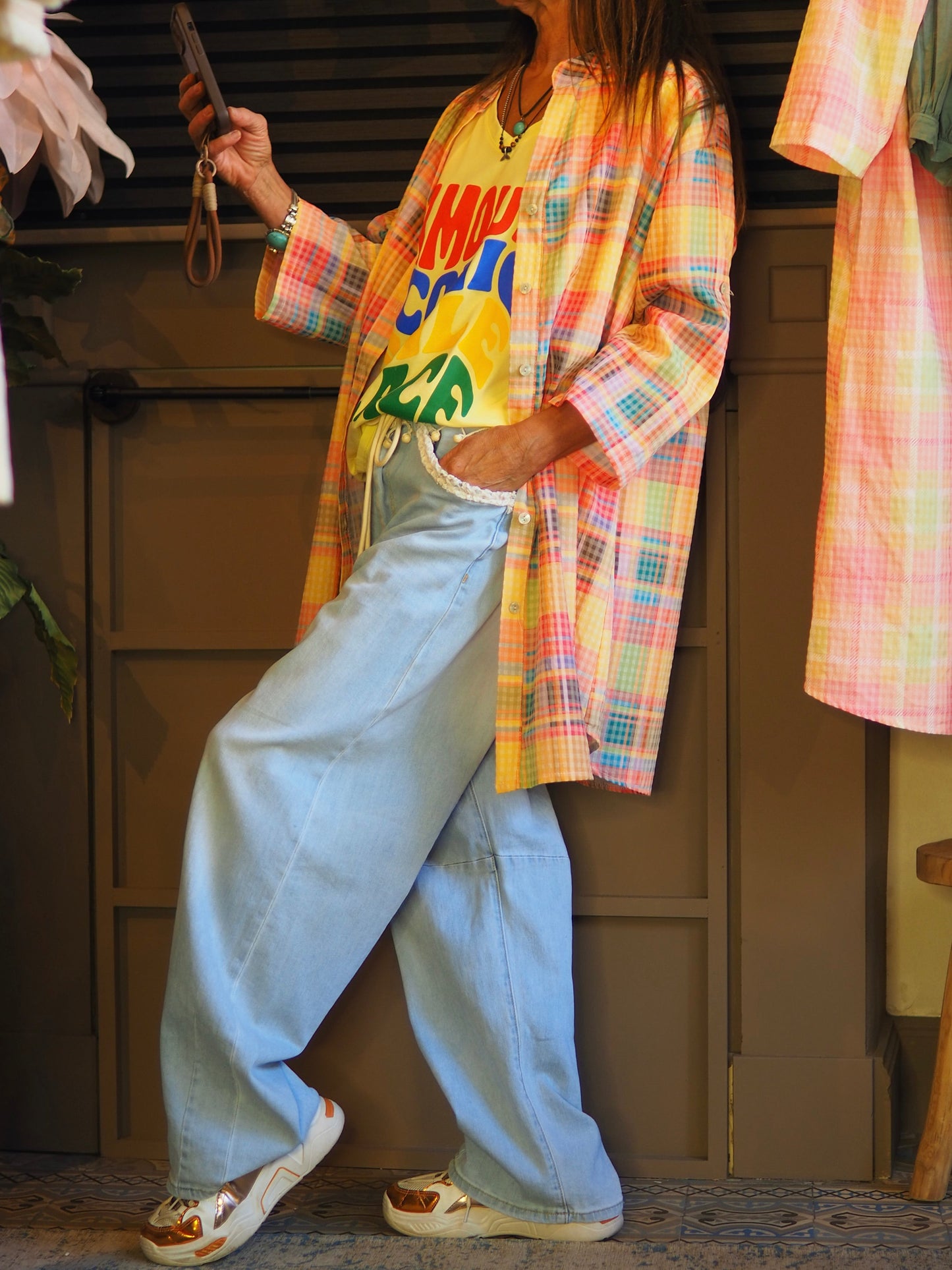 Taille unique convient du 36 au 42.

Mesures : Tour de poitrine 120cm Longueur dos 95cm.
Composition : 100% Coton.
Cathy mesure 1m66 fait un 36 et porte une taille unique.


Tunique ou robe à carreaux dans les ton orangés avec flocage dans le dos.