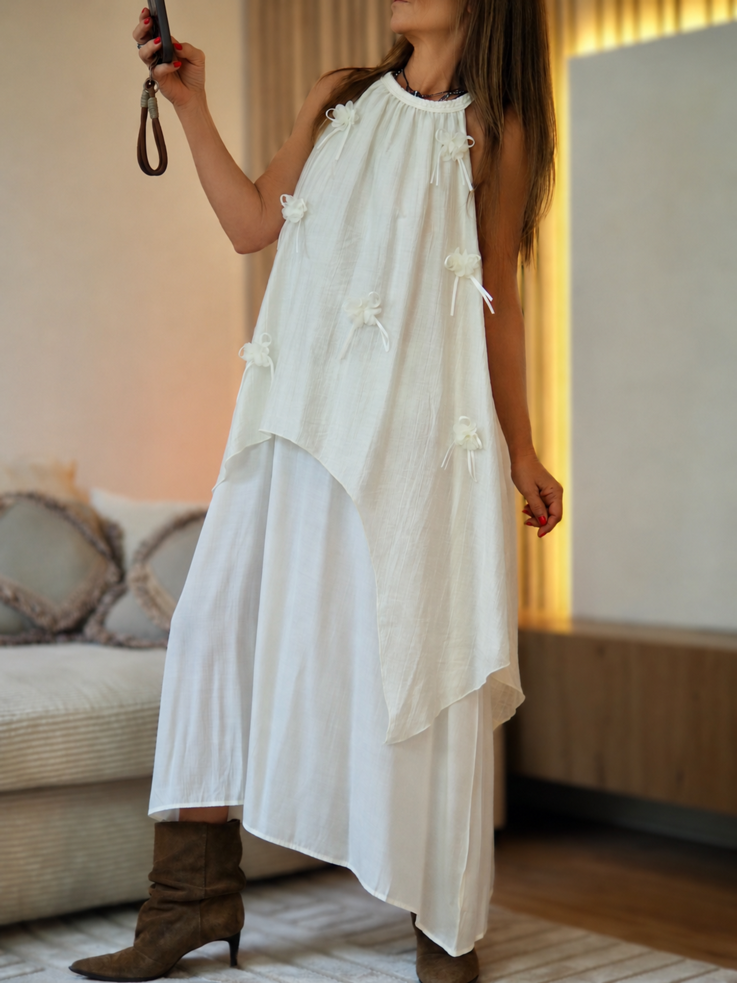 Taille unique convient du 36 au 42

Mesures : D' aisselles à aisselles 65cm Longueur dos 118cm.
Composition : 100% Viscose.
Cathy mesure 1m66 fait un 36 et porte une taille S/M.


Robe fluide écru. Une pépite ❤️