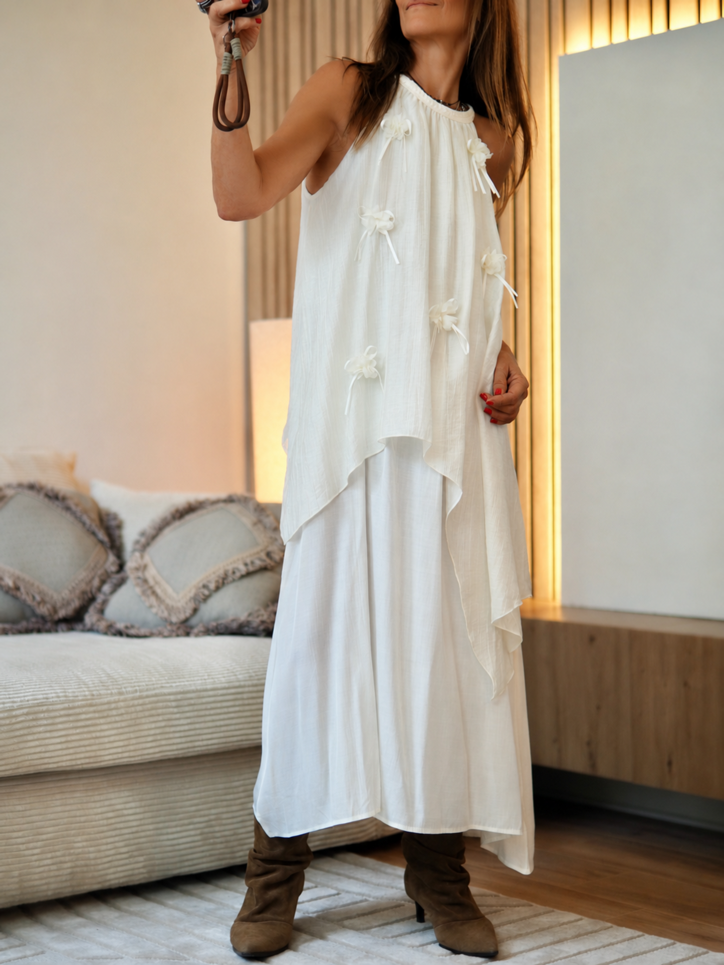 Taille unique convient du 36 au 42

Mesures : D' aisselles à aisselles 65cm Longueur dos 118cm.
Composition : 100% Viscose.
Cathy mesure 1m66 fait un 36 et porte une taille S/M.


Robe fluide écru. Une pépite ❤️