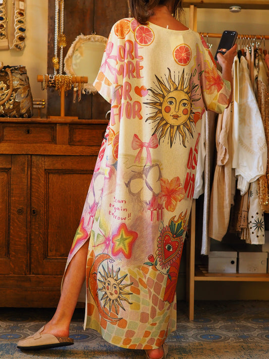 Robe en lurex (ne pique pas). Tons roses/oranges.

95% Viscose 5% Elasthan.
Taille unique convient du 36 au 46.
Tour de poitine 150cm Longueur dos 130cm.