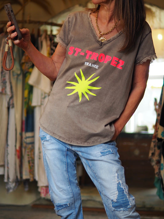 Teeshirt choco délavé.

95% Coton 5% Elasthane.
Taille unique convient du 36 au 42.
Tour de poitrine 114cm Longueur dos 69cm.