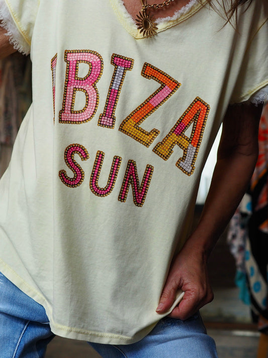 Teeshirt jaune impressions Ibiza Sun ( pas de vrai perles).

95% Coton 5% Elasthane.
Taille unique convient du 36 au 42.
Tour de poitrine 114cm Longueur dos 69cm.