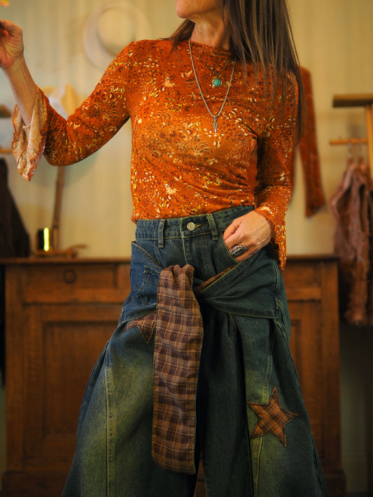 Top resille dans les tons camel. Très élastique.

Taille unique convient du 34 au 40.
50% Viscose 45% Modal 5% Elasthanne.