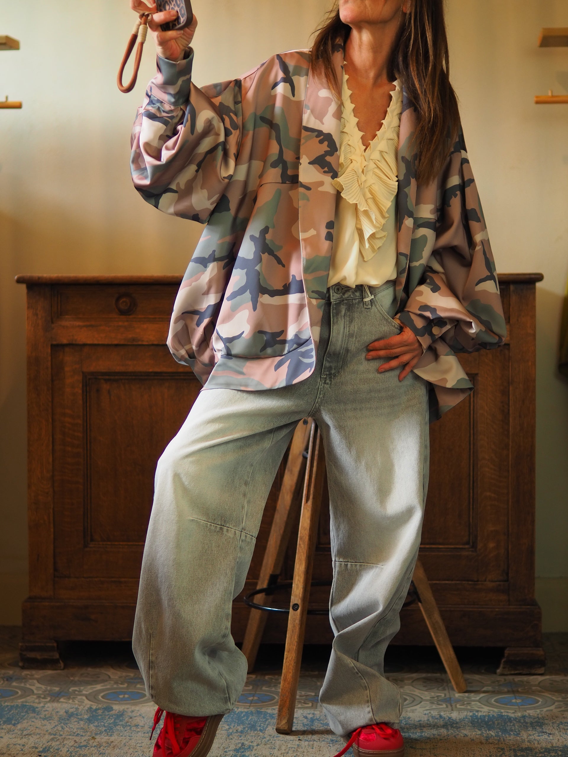 Mon coup de coeur, veste camouflage hyper ample. Touché satin. Doublée.

Taille unique convient du 36 au 46 et plus.
90% Polyester 10% Spandex.
Largeur dos 95cm Longueur dos 73cm.