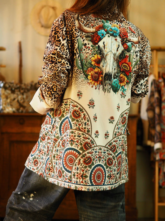 Veste écru léopard avec ces motifs buffles. Non doublée.

50% Viscose 45% Polyester 5% Elasthane.
Taille unique convient du 36 au 40.
Tour de poitrine 54cm Longueur dos 76cm.